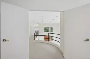 67 Parkway Dr, Roslyn Heights, NY 11577 - Photo 32