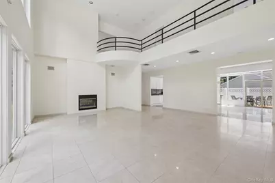 67 Parkway Drive, Roslyn Heights, NY 11577 - Photo 10