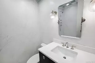 67 Parkway Dr, Roslyn Heights, NY 11577 - Photo 38