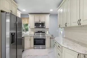 64 Sea Cliff St, Islip Terrace, NY 11752 - Photo 14