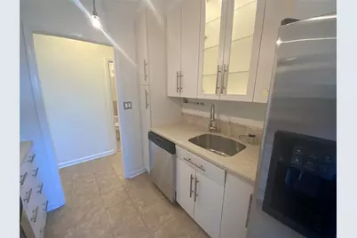 27010 Grand Central Parkway #32B, Floral Park, NY 11005 - Photo 6