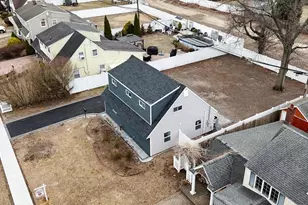 12 Meridian Rd, Levittown, NY 11756 - Photo 12