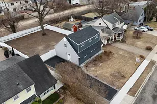 12 Meridian Rd, Levittown, NY 11756 - Photo 14