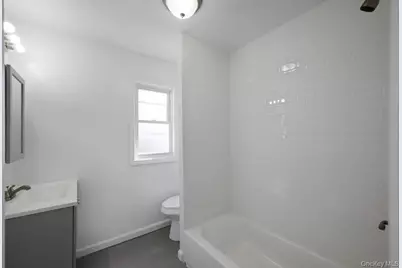 10 Winchester Drive, Lindenhurst, NY 11757 - Photo 14