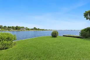 193 Holiday Blvd, Center Moriches, NY 11934 - Photo 20