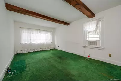 22 Pansy Avenue, Floral Park, NY 11001 - Photo 4