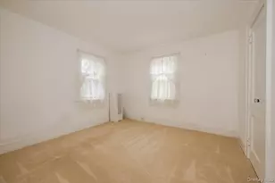 22 Pansy Ave, Floral Park, NY 11001 - Photo 12