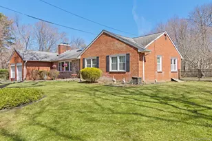 43 Harrison Ave, Hauppauge, NY 11788 - Photo 2