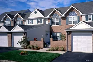 142 Horizon View Dr, Farmingville, NY 11738 - Photo 2