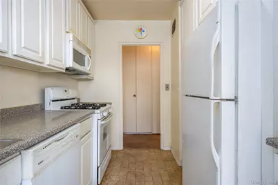 615 Palmer Rd #602, Yonkers, NY 10701 - Photo 10