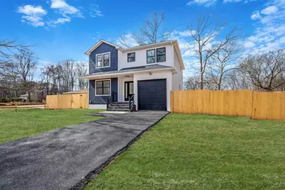 40 Hawkins Avenue, Medford, NY 11763 - Photo 2