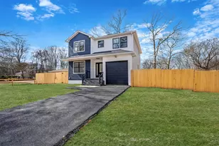 40 Hawkins Ave, Medford, NY 11763 - Photo 2