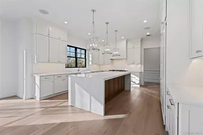 30 Main Parkway, Plainview, NY 11803 - Photo 10