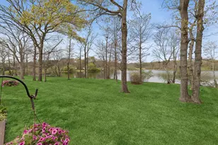 605 Lake Ct, Middle Island, NY 11953 - Photo 14