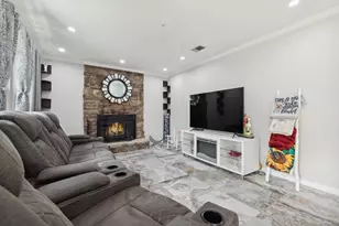 605 Lake Ct, Middle Island, NY 11953 - Photo 2