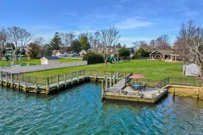 241 Willetts Lane, West Islip, NY 11795 - Photo 34