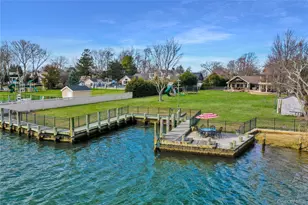 241 Willetts Ln, West Islip, NY 11795 - Photo 34
