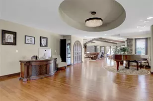 241 Willetts Ln, West Islip, NY 11795 - Photo 10