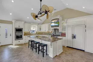 241 Willetts Ln, West Islip, NY 11795 - Photo 14