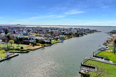 241 Willetts Lane, West Islip, NY 11795 - Photo 36