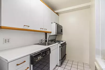 140-18 Burden Crescent #106, Briarwood, NY 11435 - Photo 6