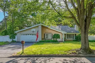 38 Glenmere Ln, Coram, NY 11727 - Photo 4