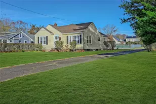 425 Old Shipyard Ln, Southold, NY 11971 - Photo 2