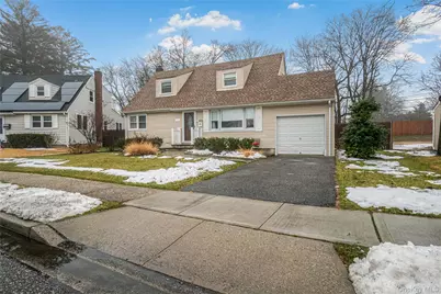 104 Radcliff Drive, East Norwich, NY 11732 - Photo 1