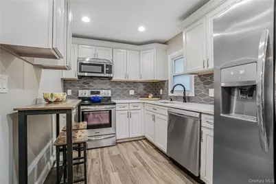 104 Radcliff Drive, East Norwich, NY 11732 - Photo 6