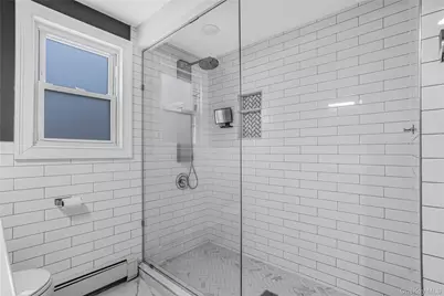 104 Radcliff Drive, East Norwich, NY 11732 - Photo 14