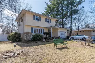 7 Merrick Ln, Spring Valley, NY 10977 - Photo 2