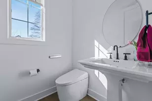 1 Sequoia Cir, Manhasset, NY 11030 - Photo 16