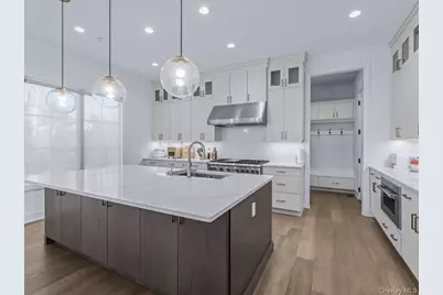 1 Sequoia Circle, Manhasset, NY 11030 - Photo 8