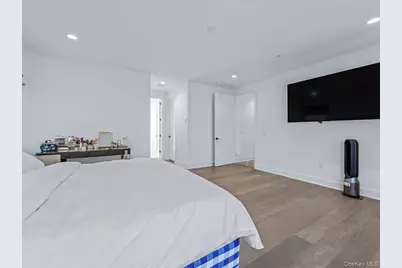 1 Sequoia Circle, Manhasset, NY 11030 - Photo 14