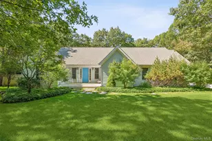 14 Hildreth Rd, Hampton Bays, NY 11946 - Photo 2