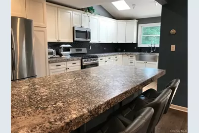 520 Ann Lane, Wantagh, NY 11793 - Photo 2