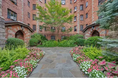 45 Pondfield Road W #4C, Bronxville, NY 10708 - Photo 2