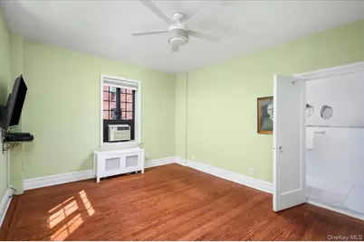 45 Pondfield Road W #4C, Bronxville, NY 10708 - Photo 12