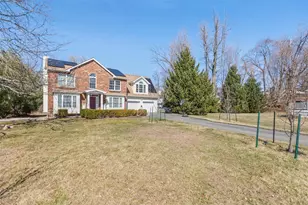 15 Bobrick Rd, Poughkeepsie, NY 12601 - Photo 2