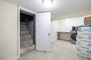 146-14 Shore Ave, Jamaica, NY 11435 - Photo 22