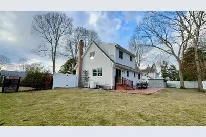 4 N Westbury Road, Hampton Bays, NY 11946 - Photo 2