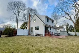 4 N Westbury Rd, Hampton Bays, NY 11946 - Photo 2