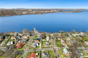 104 Grosvenor, Douglaston, NY 11363 - Photo 4