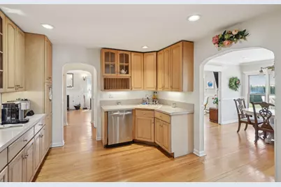 230 W Islip Road, West Islip, NY 11795 - Photo 14