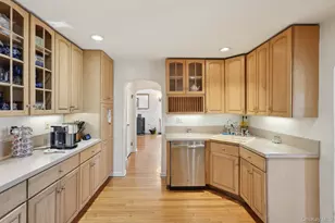 230 W Islip Rd, West Islip, NY 11795 - Photo 18