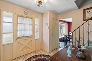 28 Sycamore Ln, Commack, NY 11725 - Photo 4