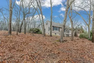 33 Mobrey Ln, Smithtown, NY 11787 - Photo 2