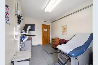 1214 Pelham Parkway S, Bronx, NY 10461 - Photo 6