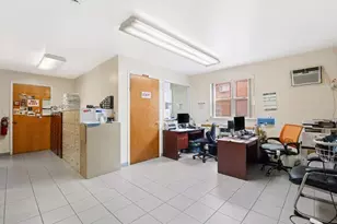 1214 Pelham Pkwy S, Bronx, NY 10461 - Photo 16