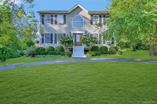 215 Kouros Rd, New Suffolk, NY 11956 - Photo 2